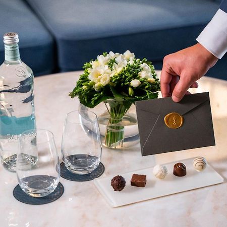 Jareed Hotel Riyadh Exterior photo A butler delivers a letter