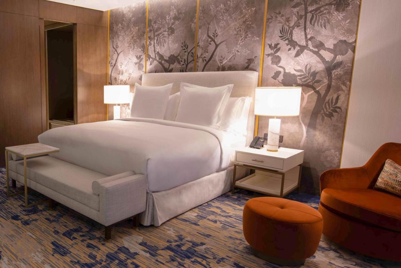 Jareed Hotel Riyadh Exterior photo A guest room at the hotel