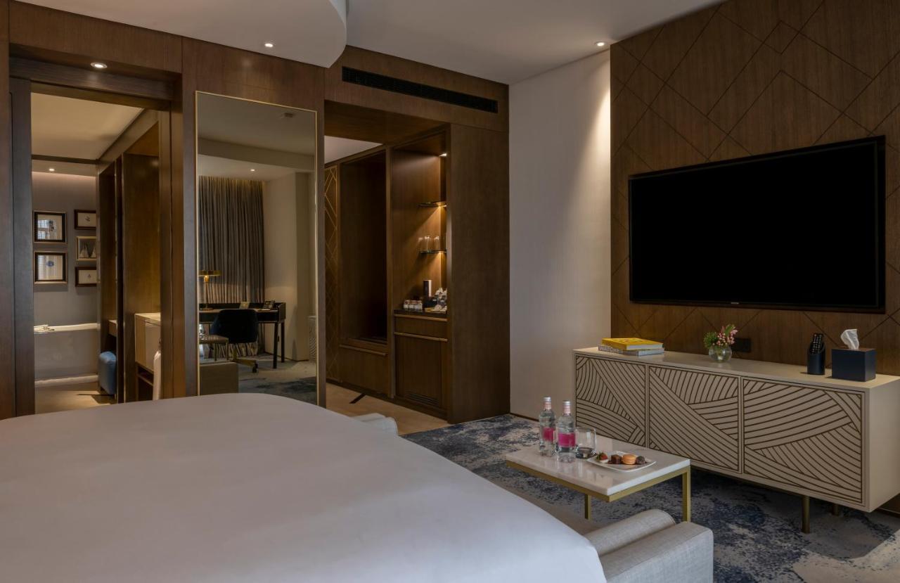 Jareed Hotel Riyadh Exterior photo A guest room at the hotel